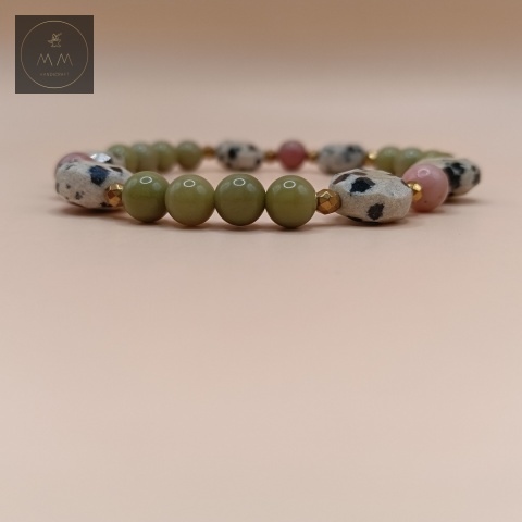 bransoletka-z-kamieni-naturalnych-jaspis-matcha-jaspis-dalmatyński-rodonit-i-hematyt-handmade-zbliżenie-na-kamienie