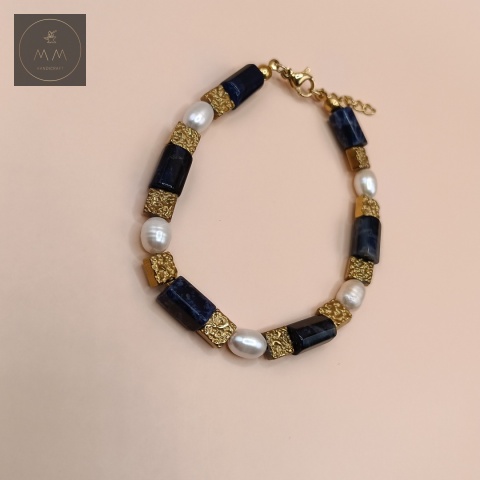 bransoletka-z-kamieni-naturalnych-sodalit-hematyt-i-pereł-naturalnych-handmade-zbliżenie