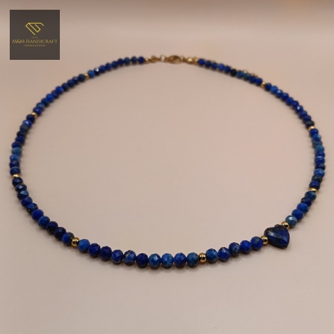 naszyjnik-z-kamieni-naturalnych-lapis-lazuli-handmade-zbliżenie-na-kamienie