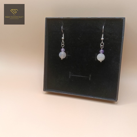 kolczyki-z-kamieni-naturalnych-agat-trawiony-i-ametyst-bigle-stal-chirurgiczna-handmade-zbliżenie