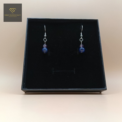 kolczyki-z-kamieni-naturalnych-ametyst-i-lapis-lazuli-handmade-zbliżenie-na-kamienie