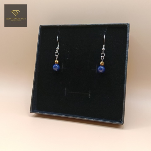 kolczyki-z-kamieni-naturalnych-hematyt-fasetowany-i-lapis-lazuli-handmade-zbliżenie