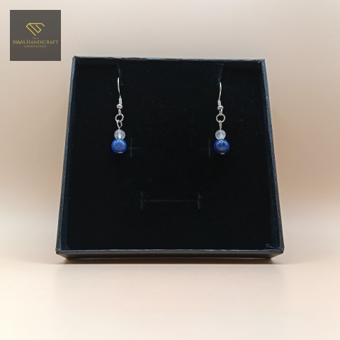 kolczyki-z-kamieni-naturalnych-kryształ-górski-i-lapis-lazuli-bigle-stal-chirurgiczna-handmade-w-ozdobnym-pudełku