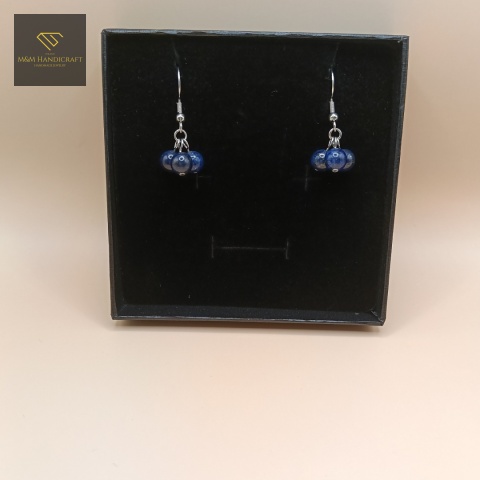 kolczyki-z-kamieni-naturalnych-lapis-lazuli-bigle-stal-chirurgiczna-handmade-w-ozdobnym-pudełku