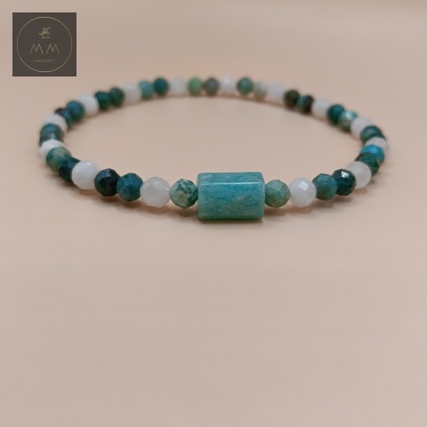 bransoletka-z-kamieni-naturalnych-kamień-księżycowy-chryzokola-i-amazonit-handmade-zbliżenie-na-kamienie