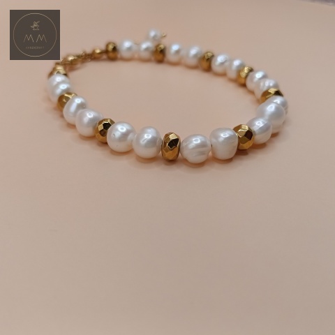 bransoletka-z-pereł-i-kamieni-naturalnych-hematyt-oponka-handmade-zbliżenie