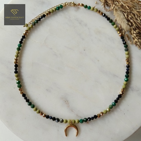 naszyjnik-z-kamieni-naturalnych-szafir-turmalin-jadeit-i-jaspis-handmade-rzut-z-góry