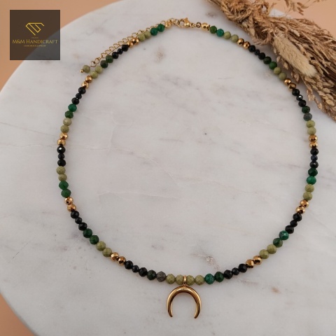 naszyjnik-z-kamieni-naturalnych-szafir-turmalin-jadeit-i-jaspis-handmade-rzut-z-góry