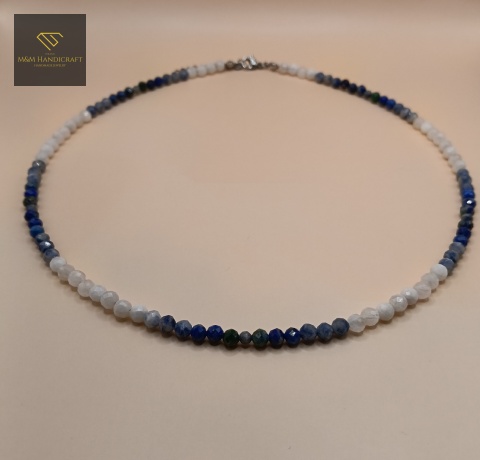 naszyjnik-z-kamieni-naturalnych-szafir-kamień-księżycowy-lapis-lazuli-handmade-zbliżenie-na-kamienie
