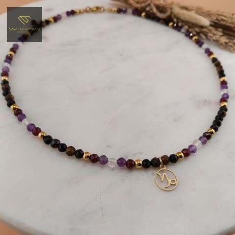 naszyjnik-dla-Koziorożca-z-kamieni-naturalnych-tygrysie-oko-ametyst-granat-kryształ-górski-onyks-handmade-zbliżenie