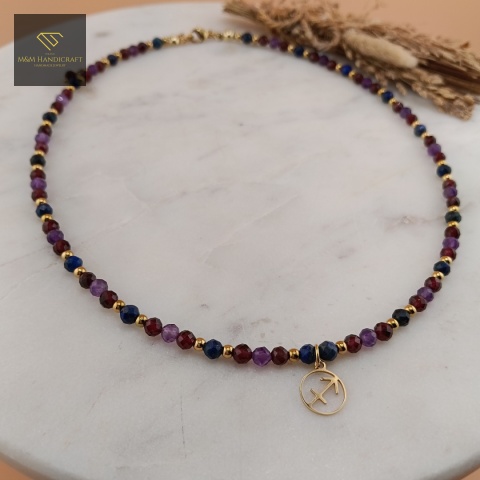 naszyjnik-dla-Strzelca-z-kamieni-naturalnych-lapis-lazuli-ametyst-granat-handmade-zbliżenie