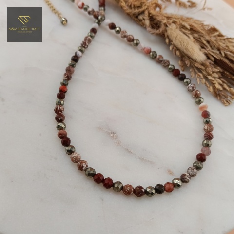 naszyjnik-z-kamieni-naturalnych-agat-jaspis-piryt-handmade-zbliżenie-na-kamienie