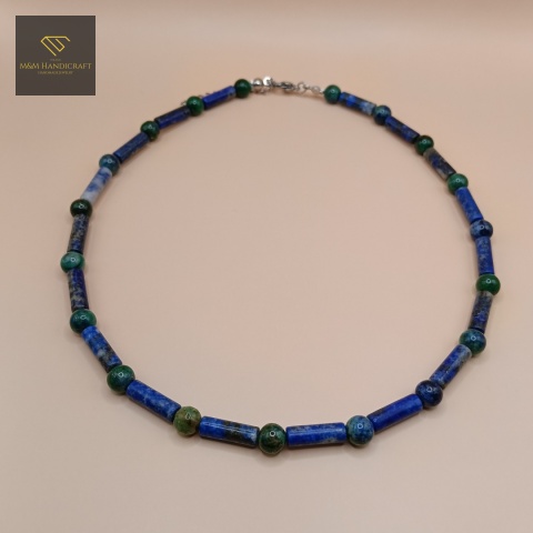 naszyjnik-z-kamieni-naturalnych-lapis-lazuli-i-azuryt-handmade-zbliżenie-na-kamienie