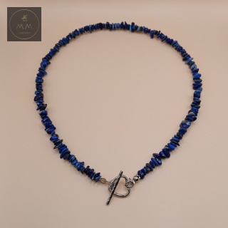 Naszyjnik z lapis lazuli i zapięciem serce - ręcznie robiona biżuteria z kamieni naturalnych