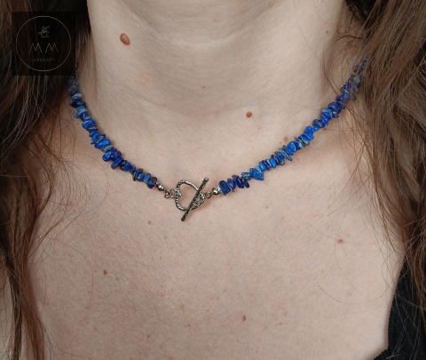 naszyjnik-z-kamieni-naturalnych-lapis-lazuli-sieczka-handmade-na-szyi