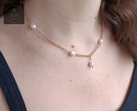 naszyjnik-z-pereł-naturalnych-i-stali-chirurgicznej-handmade-na-szyi
