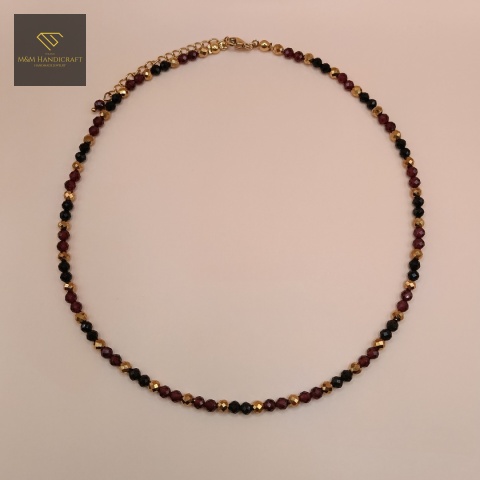 naszyjnik-dla-Barana-z-kamieni-naturalnych-granat-turmalin-hematyt-handmade-rzut-z-góry