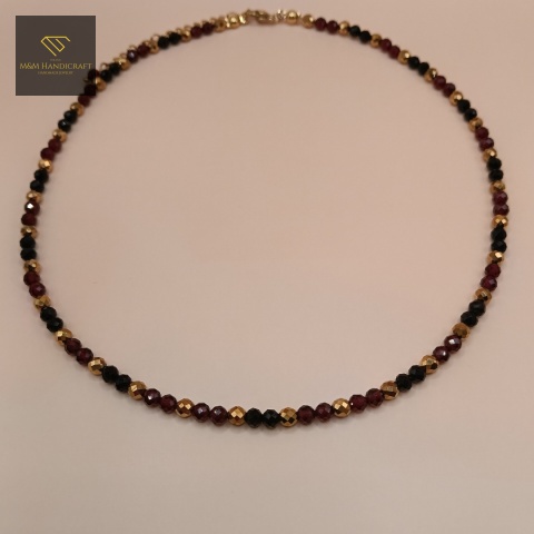 naszyjnik-dla-Barana-z-kamieni-naturalnych-granat-turmalin-hematyt-handmade-zbliżenie