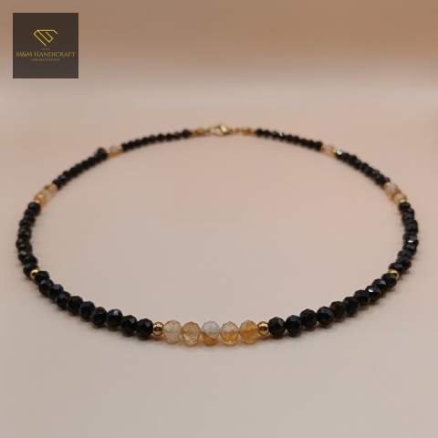naszyjnik-z-kamieni-naturalnych-czarny-turmalin-i-cytryn-handmade-zbliżenie-na-kamienie
