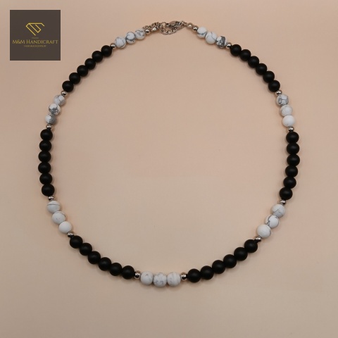 naszyjnik-z-kamieni-naturalnych-onyks-i-biały-howlit-handmade