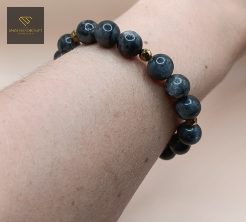 bransoletka-z-kamieni-naturalnych-labradoryt-handmade-na-nadgarstku
