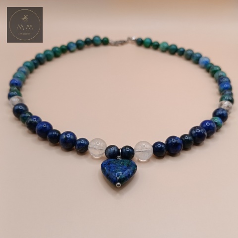 naszyjnik-z-kamieni-naturalnych-azuryt-i-kryształ-górski-handmade-zbliżenie-na-kamienie