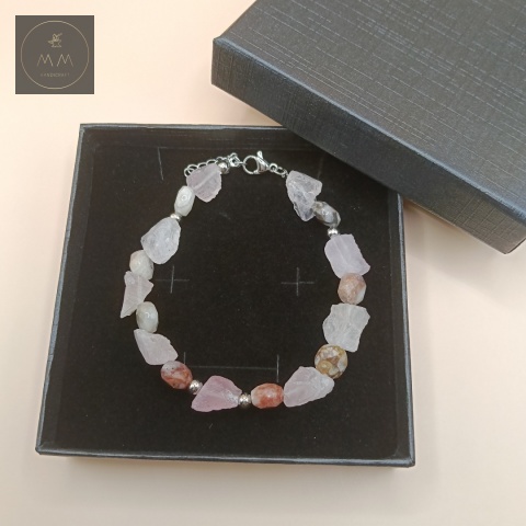 bransoletka-z-kamieni-naturalnych-kwarc-różowy-i-jadeit-brązowy-handmade-w-ozdobnym-pudełku