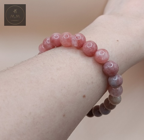 bransoletka-z-kamieni-naturalnych-jadeit-brzoskwiniowy-handmade-na-nadgarstku