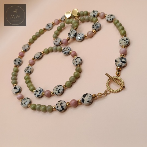 zestaw-biżuterii-z-kamieni-naturalnych-jaspis-matcha-rodonit-jaspis-dalmatyński-i-hematyt-handmade-zbliżenie