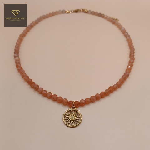 choker-z-kamieni-naturalnych-kamień-księżycowy-handmade-zbliżenie