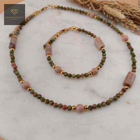 zestaw-biżuterii-z-kamieni-naturalnych-rodonit-kwarc-unakit-handmade-zbliżenie