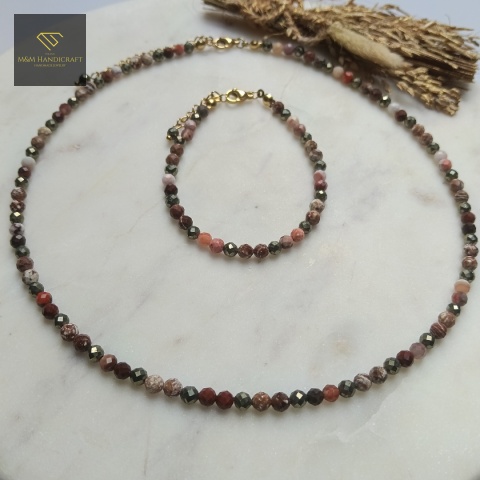 zestaw-biżuterii-z-kamieni-naturalnych-agat-jaspis-piryt-handmade-zbliżenie-na-kamienie