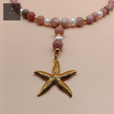 naszyjnik-z-kamieni-naturalnych-jadeit-brzoskwiniowy-i-perły-naturalne-handmade-zbliżenie-na-zawieszkę