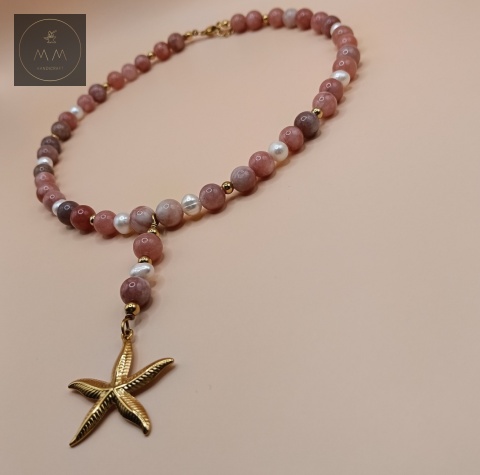 naszyjnik-z-kamieni-naturalnych-jadeit-brzoskwiniowy-i-perły-naturalne-handmade-zbliżenie