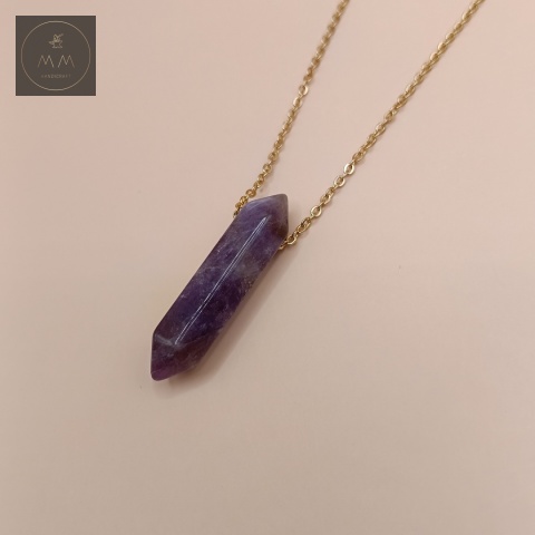 naszyjnik-ametyst-stal-chirurgiczna-handmade-zbliżenie-na-zawieszkę