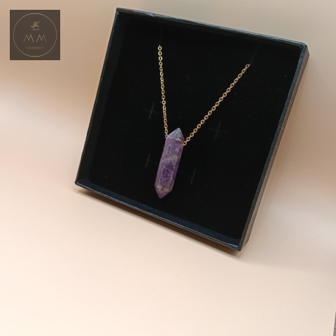 naszyjnik-ametyst-stal-chirurgiczna-handmade-zbliżenie