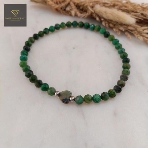 bransoletka-SERCE-AFRYKI-z-kamieni-naturalnych-jadeit-i-turkus-afrykański-handmade-zbliżenie-na-kamienie