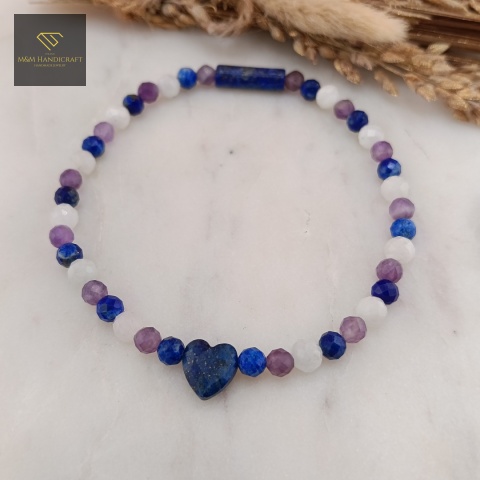 bransoletka-SZEPT-INTUICJI-z-kamieni-naturalnych-kamień-księżycowy-ametyst-lapis-lazuli-handmade-zbliżenie-na-kamienie