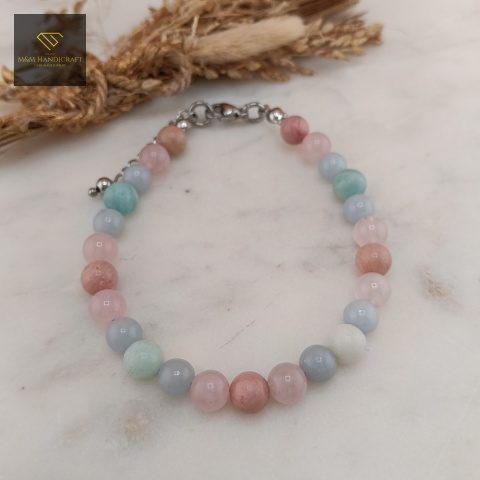 bransoletka-Sweetie-z-kamieni-naturalnych-kwarc-różowy-angelit-rodonit-amazonit-handmade-zbliżenie-na-kamienie
