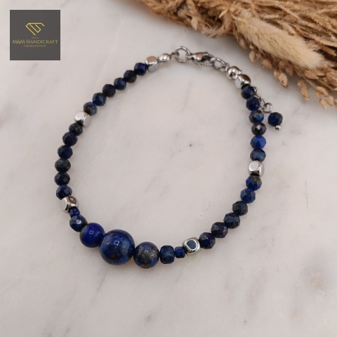 bransoletka-Tajemnica-Nieboskłonu-z-kamieni-naturalnych-lapis-lazuli-hematyt-handmade-zbliżenie