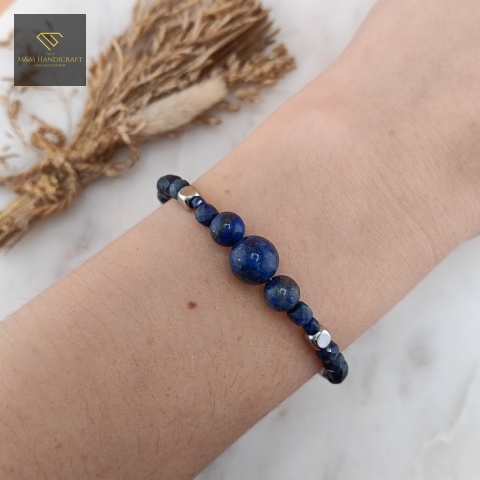 bransoletka-Tajemnica-Nieboskłonu-z-kamieni-naturalnych-lapis-lazuli-hematyt-handmade-na-nadgarstku