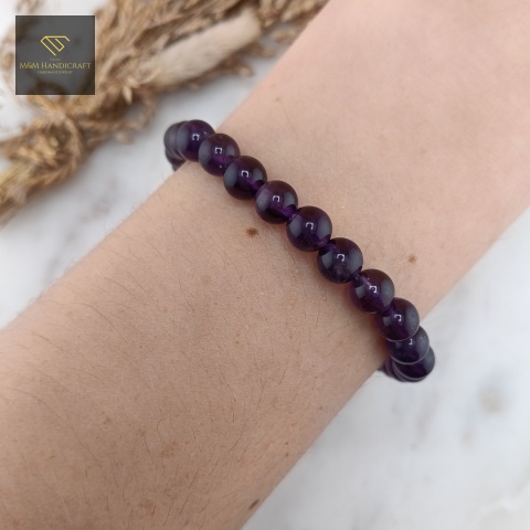 bransoletka-z-kamieni-naturalnych-ametyst-handmade-na-nadgarstku