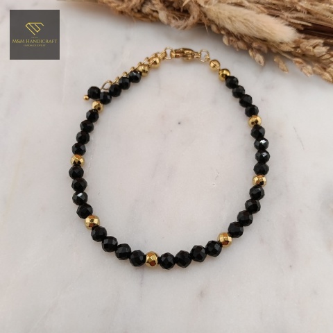 bransoletka-z-czarnego-turmalinu-i-hematytu-z-kamieni-naturalnych-handmade-zbliżenie-na-kamienie