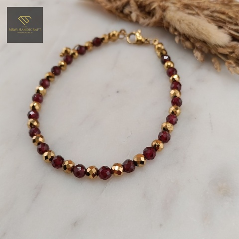 bransoletka-z-kamieni-naturalnych-granat-i-hematyt-handmade-zbliżenie-na-kamienie
