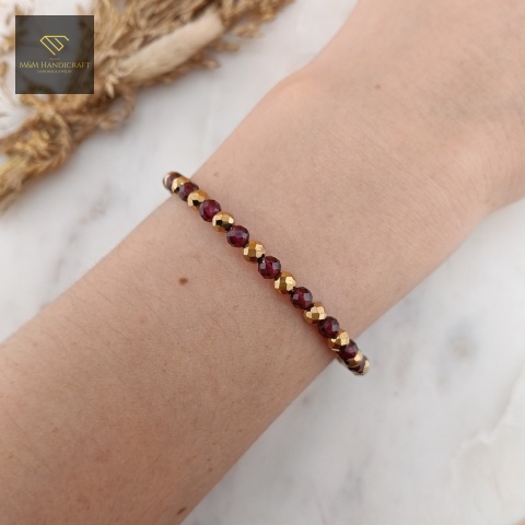 bransoletka-z-kamieni-naturalnych-granat-i-hematyt-handmade-na-nadgarstku