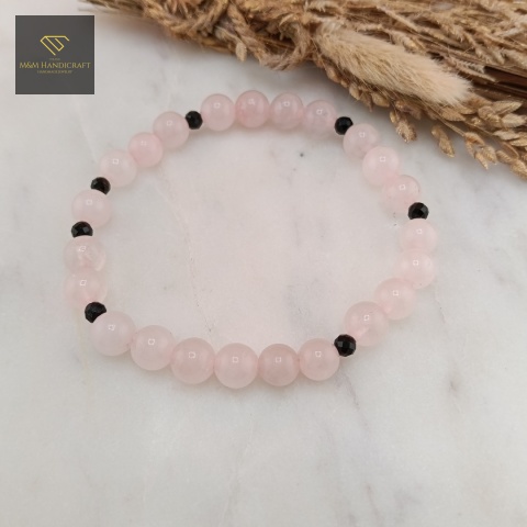 bransoletka-z-kamieni-naturalnych-kwarc-różowy-i-czarny-turmalin-handmade-zbliżenie-na-kamienie