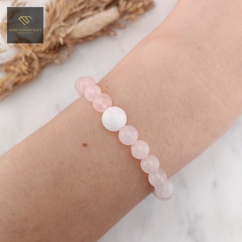 bransoletka-z-kamieni-naturalnych-kwarc-różowy-i-jadeit-mashan-handmade-na-nadgarstku