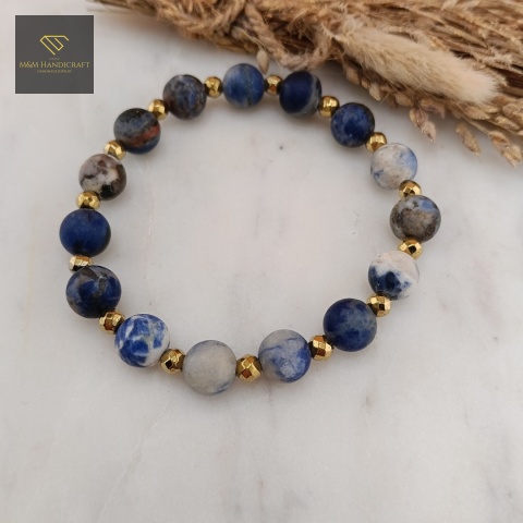 bransoletka-z-kamieni-naturalnych-sodalit-i-hematyt-handmade-zbliżenie
