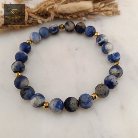 bransoletka-z-kamieni-naturalnych-sodalit-i-hematyt-handmade-zbliżenie