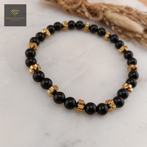 bransoletka-z-kamieni-naturalnych-onyks-i-hematyt-kwiatek-handmade-zbliżenie-na-kamienie